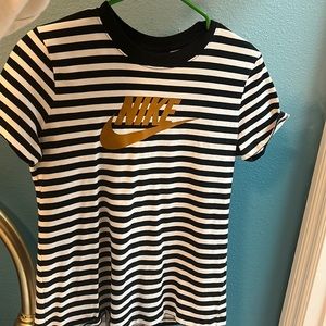 striped nike shirt used good condition